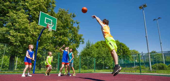 Wie lange geht ein Basketballspiel? (Foto: Adobe Stock-Sergey Novikov)