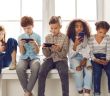 Elterliche Verantwortung: Wer schult Kinder im Umgang mit (Foto: AdobeStock - 395564692 Studio Romantic)