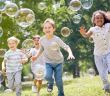 Kinder- und Jugendreisen fördern soziales Lernen und persönliche (Foto: AdobeStock - 200826934 Seventyfour)