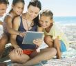 Literarischer Genuss für den Sommer: Vorlesen per App im (Foto: iStock Dan Dalton - Getty Images)