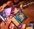 Das erste Set von 'Disney Lorcana' jetzt erhältlich (Foto: Disney Ravensburger Verlag GmbH)