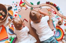 Montessori Spielzeug: Merkmale, Materialien und was damit gefördert wird (Foto: AdobeStock - 288790550 nataliaderiabina)